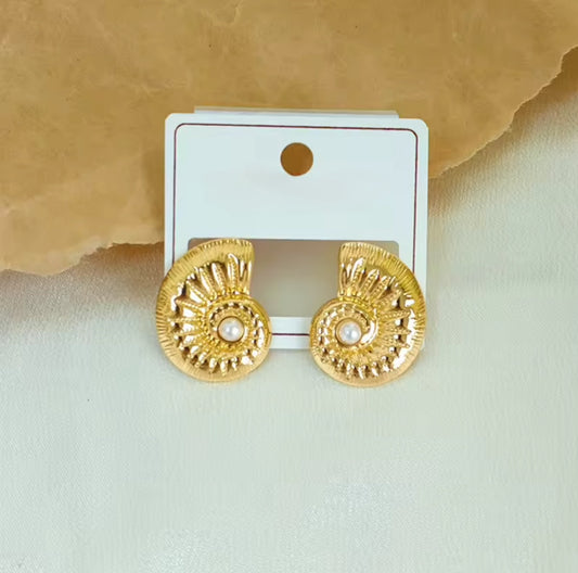 Valentina-Swirl Pearl Shell Earrings-Gold